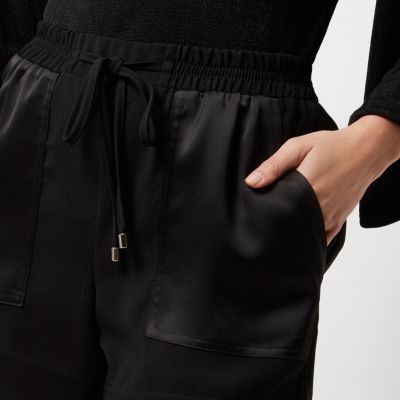 Black woven panel pocket shorts
